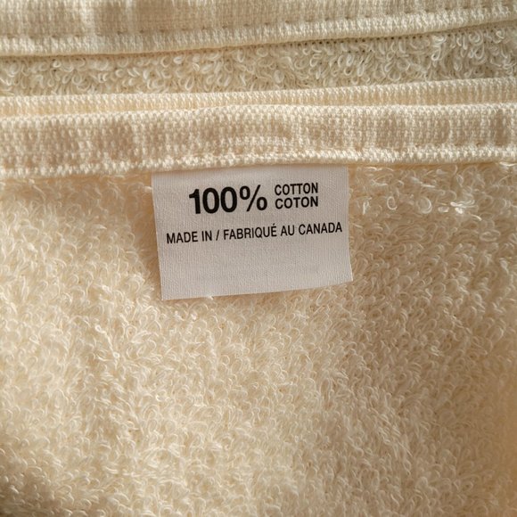 Christmas Poinsettia - Three piece Towel Set - Picture 5 of 7